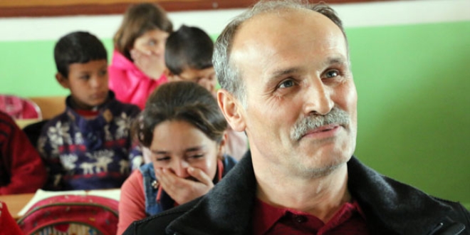 Öğrenciler, onu görünce gözyaşlarına boğuldu