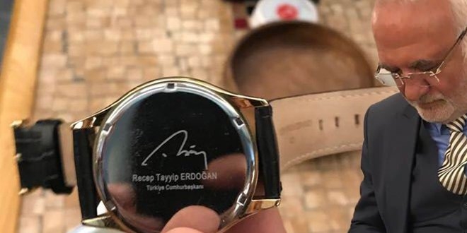 AK Partili Elita� kolunda Erdo�an cebinde Bah�eli saati ta��yor