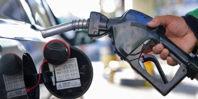 Benzine hafta başında spekülasyon zammı geliyor