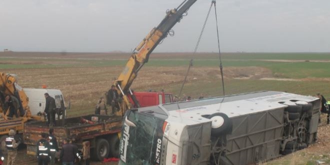 Yolcu otobs devrildi: 9 l