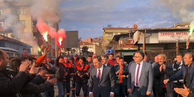 Zonguldak'ta taşeron işçilerden davullu zurnalı meşaleli kutlama