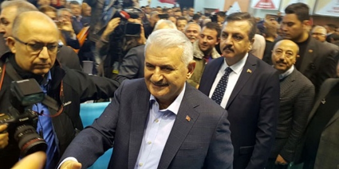 Yıldırım: Bizim kongrelerimizde masalar sandalyeler havada uçuşmaz
