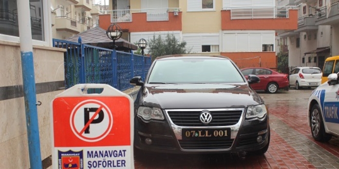 Yeni ba�kan�, 'l�ks olur' dedi�i makam arac�n� sat�l��a ��kard�