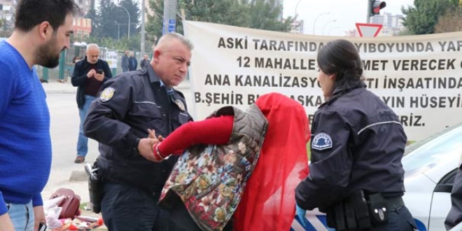 Adana'da bombalı kadın paniği