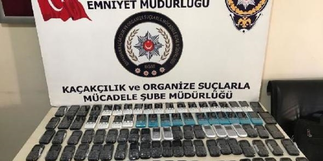 Adıyaman'da kaçak 102 cep telefonu ele geçirildi