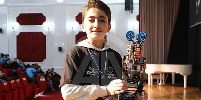 Robot tasarımcıları 'VEX IQ Off Season Robotik Turnuvası'nda