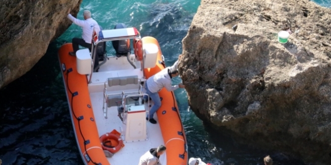 Antalya'da falezlerden düşen çocuk kurtarıldı