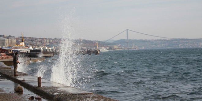 Marmara Denizi'nde poyraz etkisini sryor
