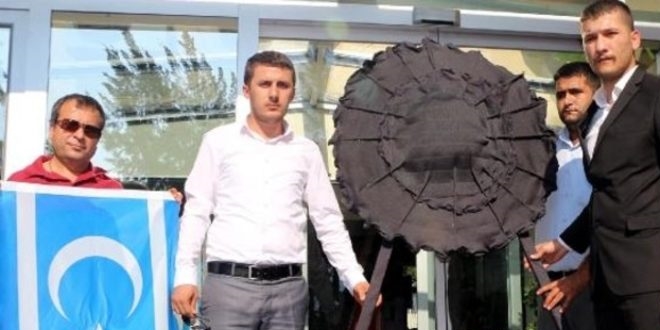 Ülkü Ocakları'ndan Sözcü gazetesine siyah çelenk