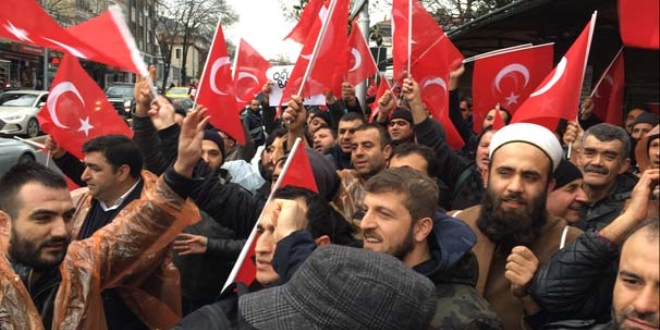 Gönüllü asker olmak isteyen yüzlerce kişi dilekçe verdi