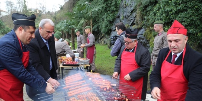 Kaymakam pişirdi, askerler yedi