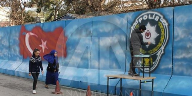 Siirt'te gvenlik duvarlar renkli motiflerle ssleniyor