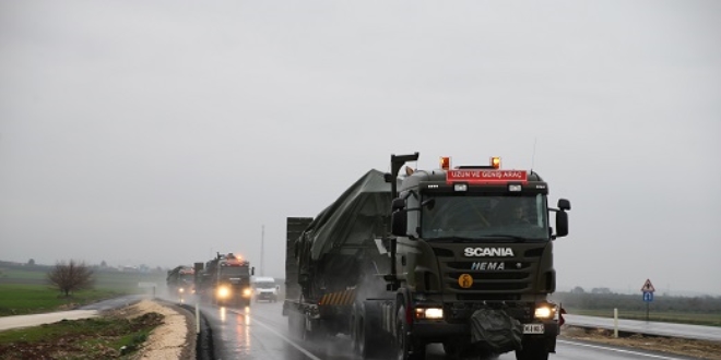 Suriye sınırına takviye amaçlı gönderilen 9 tank Hatay'a ulaştı