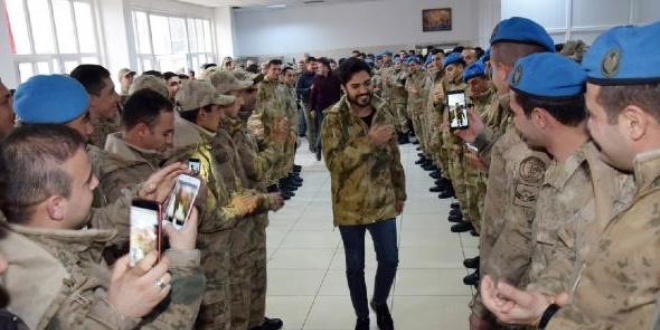 Şanlıurfa'da Mehmetçiğe moral konseri