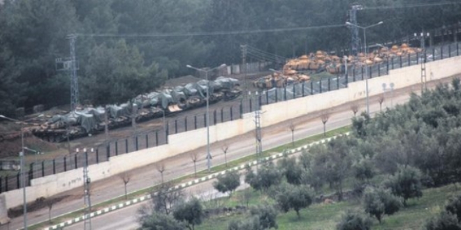 Namluyu gören PYD/YPG'li kaçtı