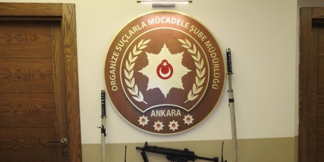 Suç örgütlerine operasyon: 2'si polis 28 kişi gözaltında