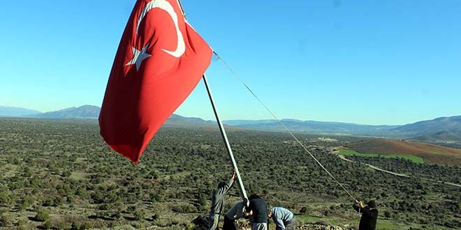 S�n�r hatt�ndaki mahallelinin bayrak duyarl�l���