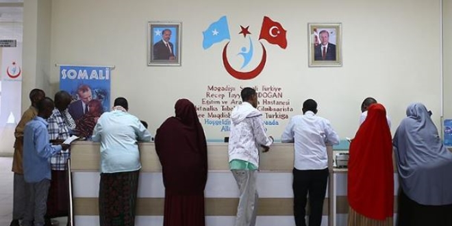 Trk hastanesi Somali'de ifa datyor