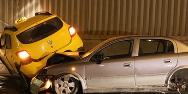 Yol ortas�nda duran alkoll� s�r�c� kazaya neden oldu