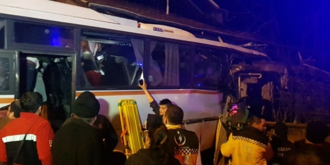 İşçi servisi eve çarptı: 4 ölü, 2 yaralı