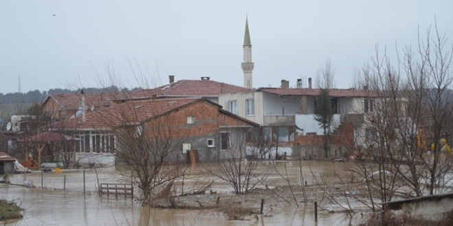 K�rklareli'de sa�anak ya���, su bask�n�na neden oldu