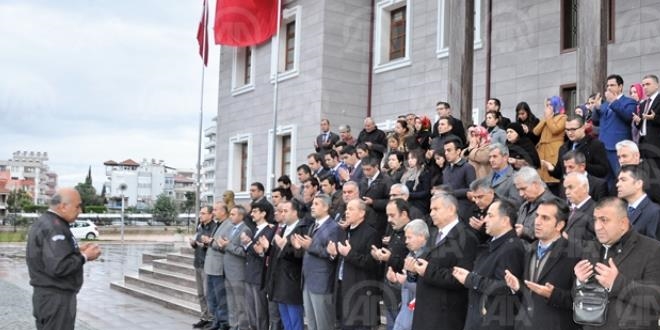 Hatay'da memurlar, Fetih Suresiyle mesaiye başladı