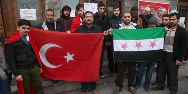 Suriyeli sığınmacılar gönüllü askerlik başvurusunda bulundular