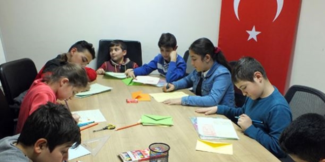 Öğrencilerden askerlere moral mektubu