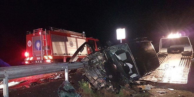 Antalya'da feci kaza: 1 �l�, 2'si a��r 6 yaral�