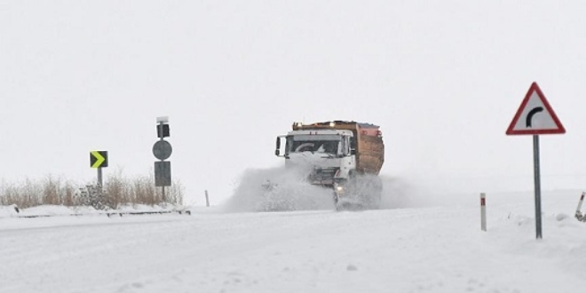 Sivas'ta 178 ky yolu kardan dolay ulama kapand