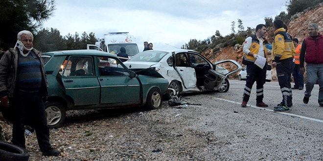 Muğla'da iki otomobil çarpıştı: 6 yaralı
