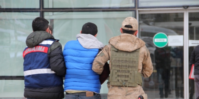 Terör propagandası yaptığı belirlenen 2 kişi yakalandı