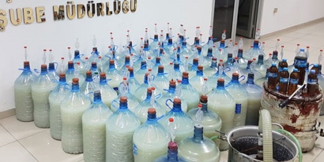 Kaçak viski imalatı yapan öğretim görevlisine polisten şafak baskını
