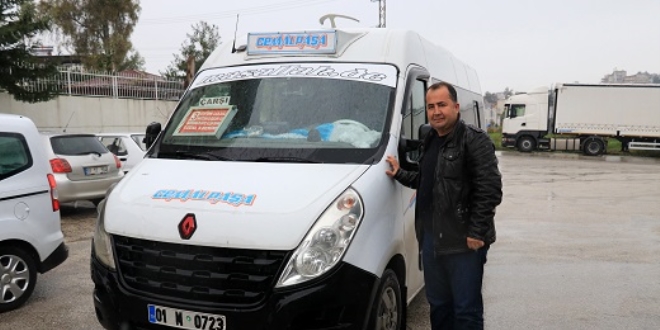 Rahatsızlanan yolcuyu hastaneye dolmuşla götürdü