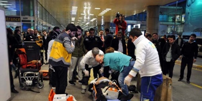Havalimannda kalp krizi geiren yolcuya mdahale edildi