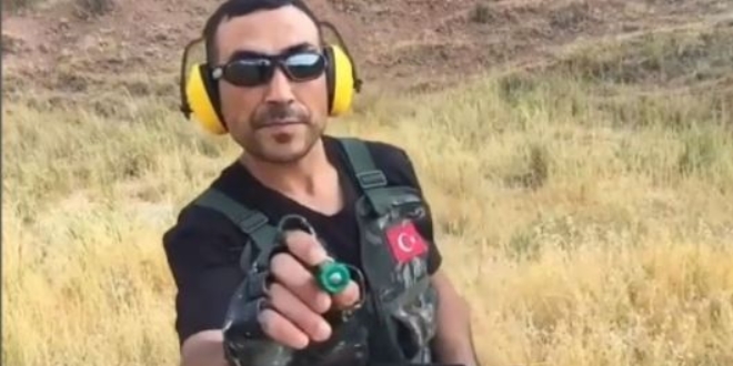 Ters nişan alıyor attığını vuruyor