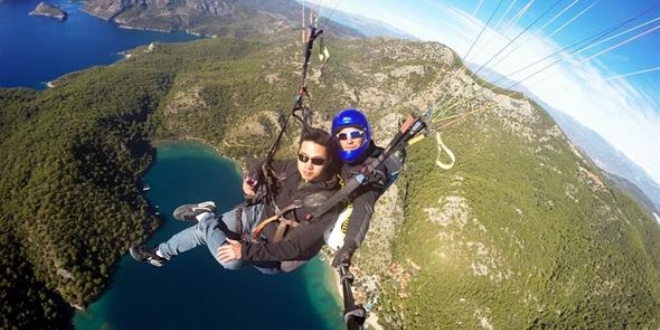 Öğrencilerin karne hediyesi 'yamaç paraşütü'