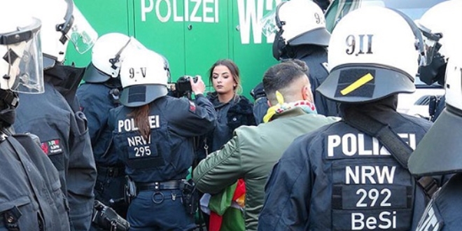 PKK yandaşları basın toplantısını bastı