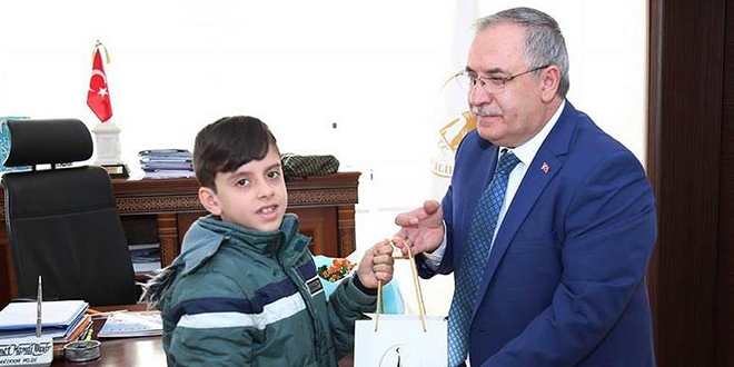 12 yaşındaki Yakup Mehmetçiğe harçlıklarını gönderdi