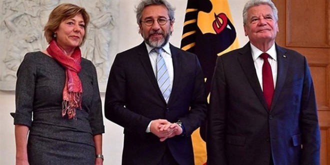 Can Dündar'a ödül Thomas'a hapis