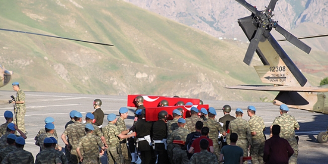 Hakkari'de şehit askerler için tören düzenlendi