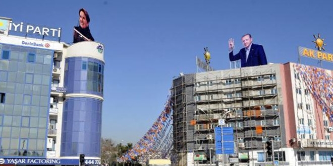 Erdoğan ile Akşener'in fotoğrafları karşı karşıya