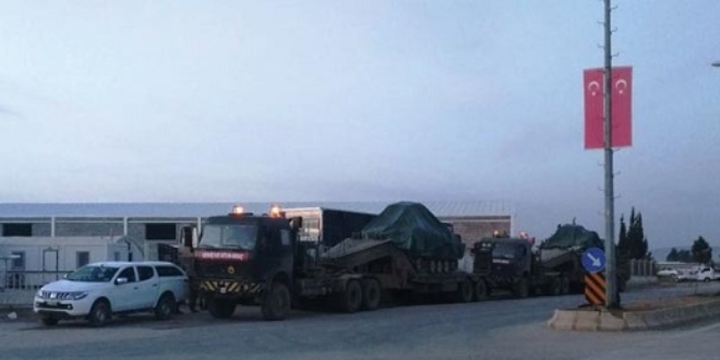 Sınıra tank sevkiyatı sürüyor