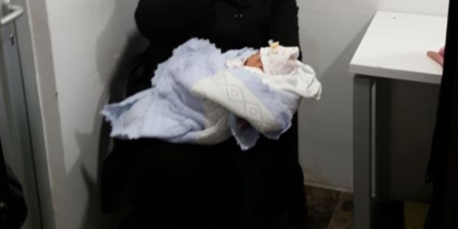 Eypsultan'da cami tuvaletinde 7 gnlk bebe bulundu