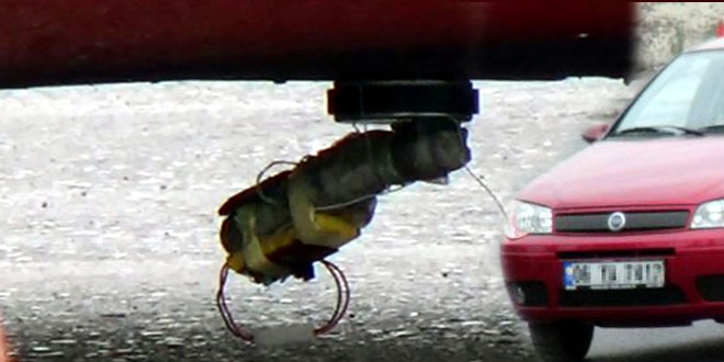 Eşinin otomobiline bomba düzeneği yerleştirmiş