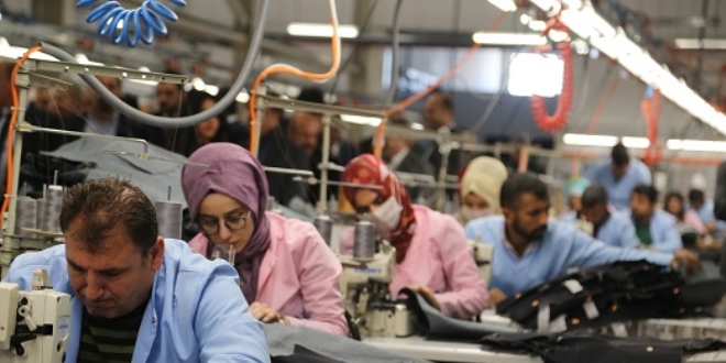 Tekstili merdiven altında öğrendi memleketine fabrika kurdurdu