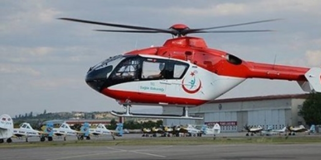 Ambulans helikopter prematüre bebek için havalandı