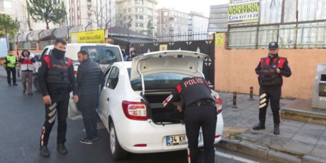 İstanbul'da okulların ilk gününde polis kontrolü arttırdı