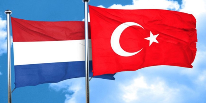 Hollanda, Trkiye'deki bykelisini resmi olarak geri ekti
