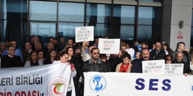 Sağlık çalışanları, kadın doktora saldırıyı kınadı